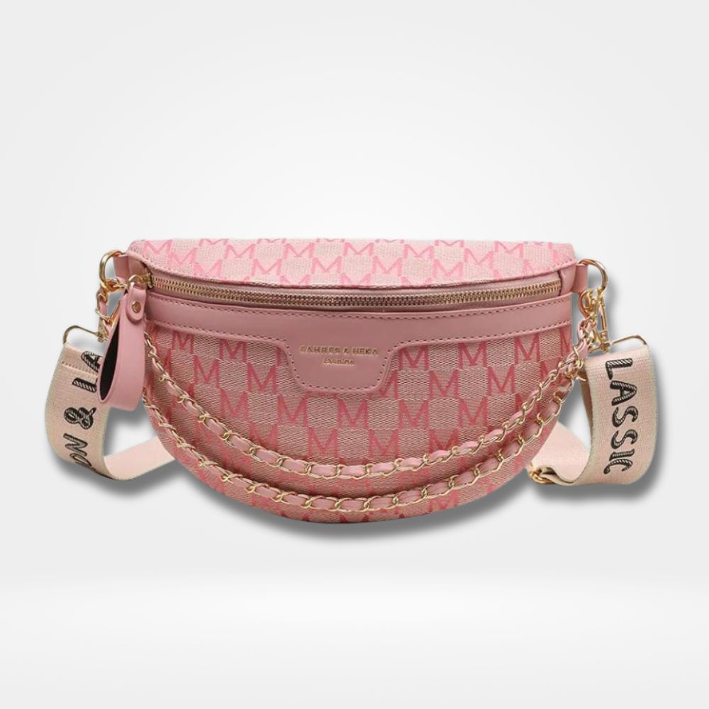 Sac banane tendance femme avec imprimé monogramme, sangle réglable et chaîne décorative.