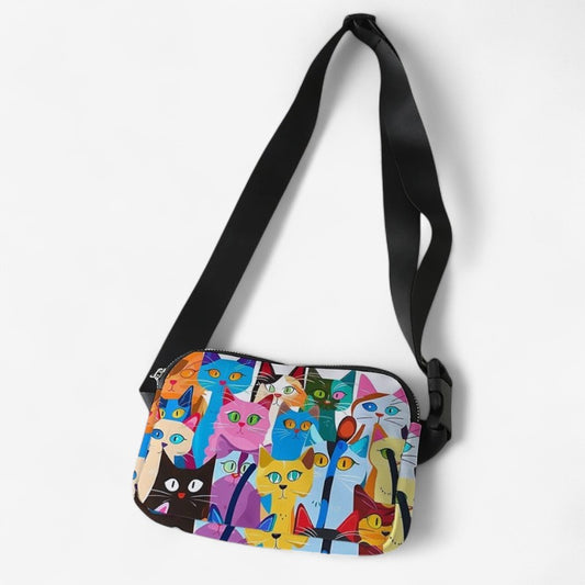 Sac banane chat coloré porté en bandoulière